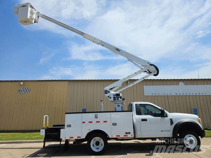 Ford F-550 المنصات الهوائية المثبتة على شاحنة