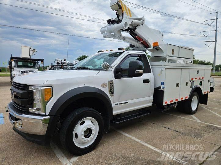 Ford F-550 المنصات الهوائية المثبتة على شاحنة