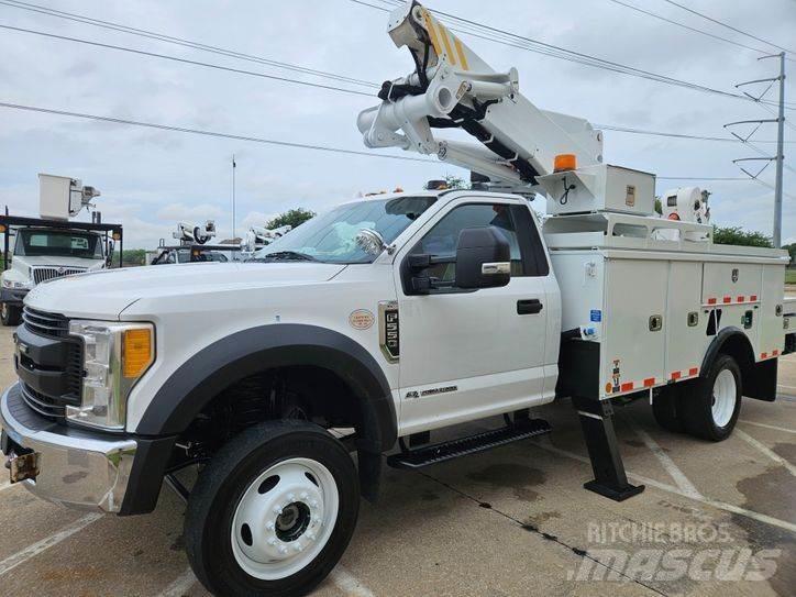 Ford F-550 المنصات الهوائية المثبتة على شاحنة