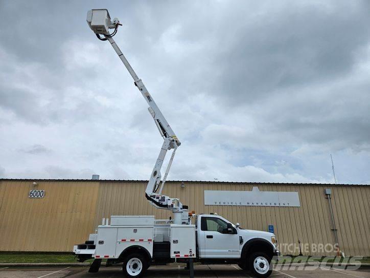 Ford F-550 المنصات الهوائية المثبتة على شاحنة