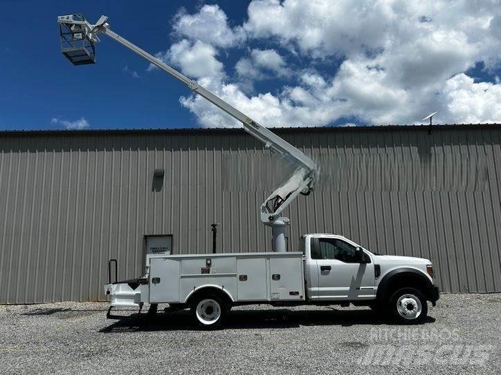 Ford F-550 المنصات الهوائية المثبتة على شاحنة