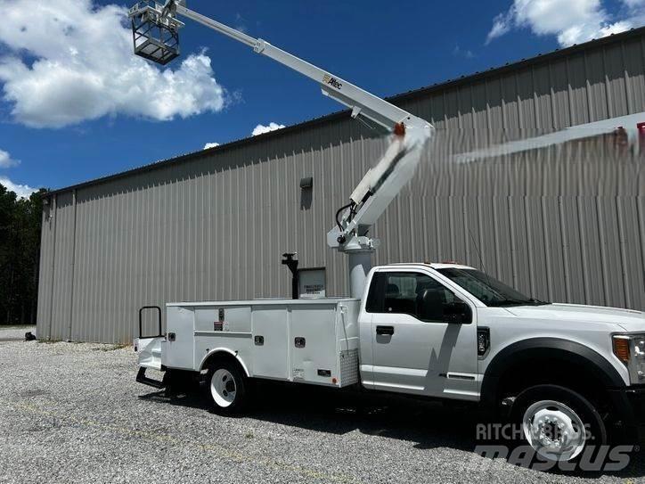 Ford F-550 المنصات الهوائية المثبتة على شاحنة