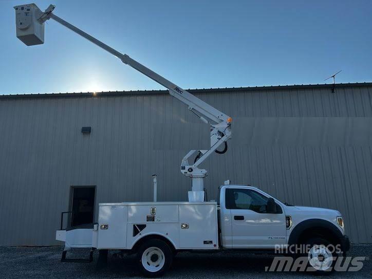 Ford F-550 المنصات الهوائية المثبتة على شاحنة
