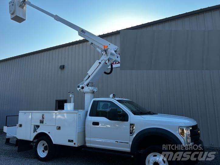 Ford F-550 المنصات الهوائية المثبتة على شاحنة