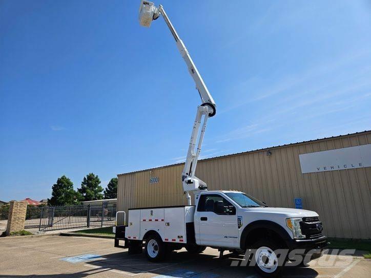 Ford F-550 المنصات الهوائية المثبتة على شاحنة