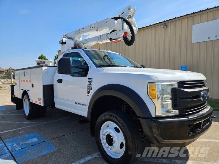 Ford F-550 المنصات الهوائية المثبتة على شاحنة