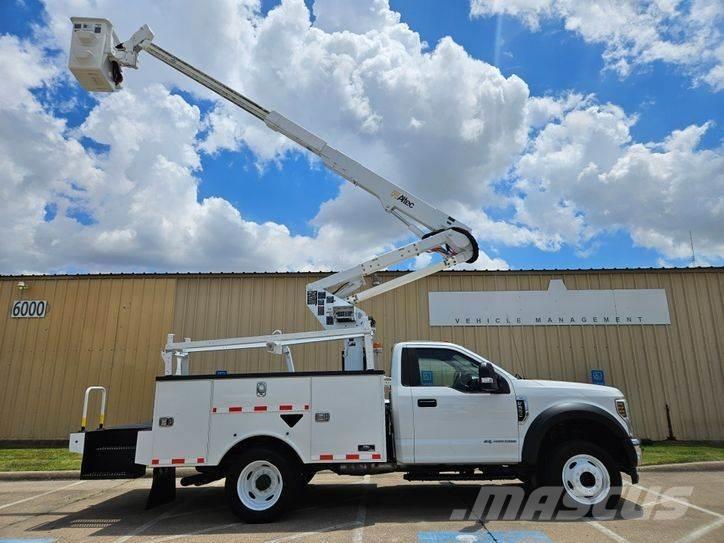 Ford F-550 المنصات الهوائية المثبتة على شاحنة