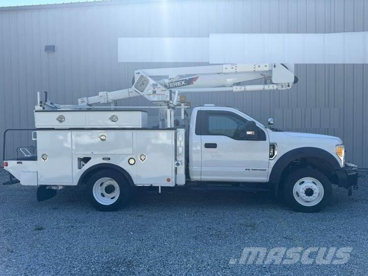 Ford F-550 المنصات الهوائية المثبتة على شاحنة