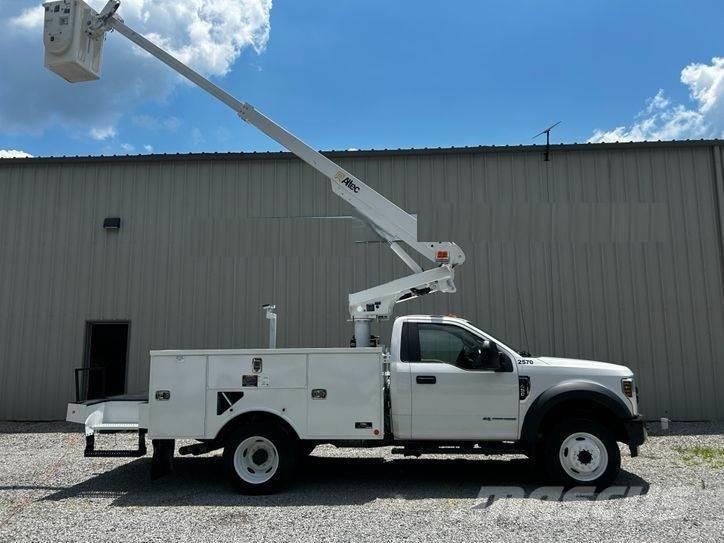 Ford F-550 المنصات الهوائية المثبتة على شاحنة