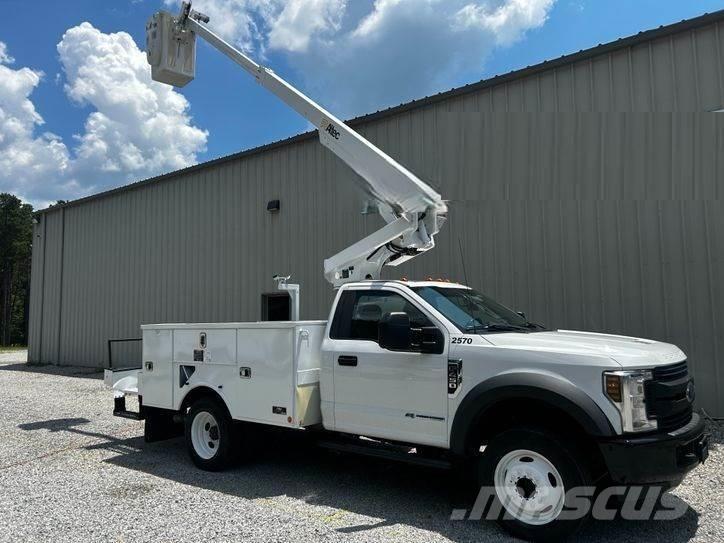 Ford F-550 المنصات الهوائية المثبتة على شاحنة