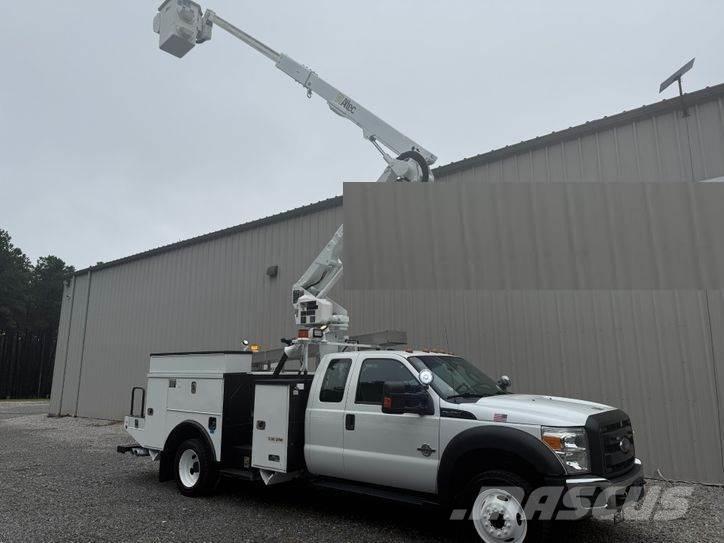 Ford F-550 المنصات الهوائية المثبتة على شاحنة