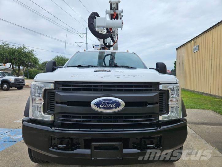 Ford F-550 المنصات الهوائية المثبتة على شاحنة