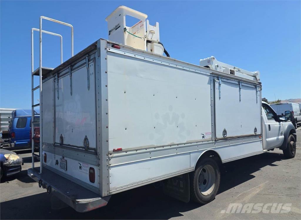 Ford F-550 المنصات الهوائية المثبتة على شاحنة