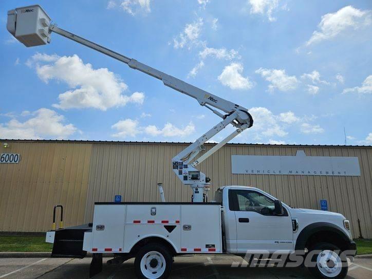 Ford F-550 المنصات الهوائية المثبتة على شاحنة