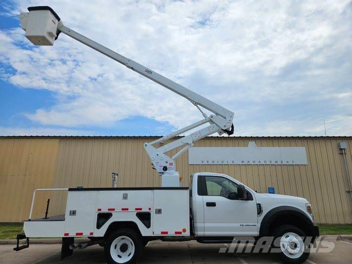 Ford F-550 المنصات الهوائية المثبتة على شاحنة