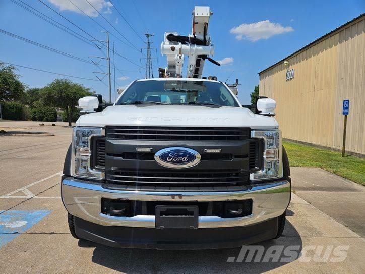 Ford F-550 المنصات الهوائية المثبتة على شاحنة