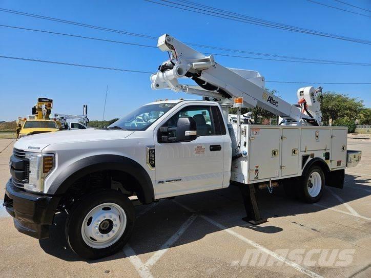 Ford F-550 المنصات الهوائية المثبتة على شاحنة