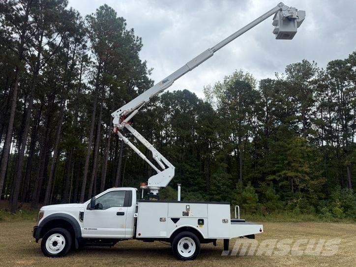 Ford F-550 المنصات الهوائية المثبتة على شاحنة