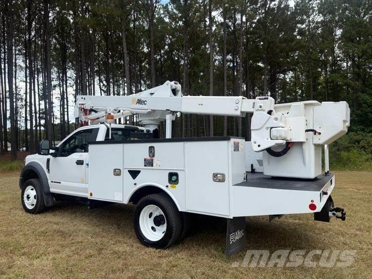 Ford F-550 المنصات الهوائية المثبتة على شاحنة