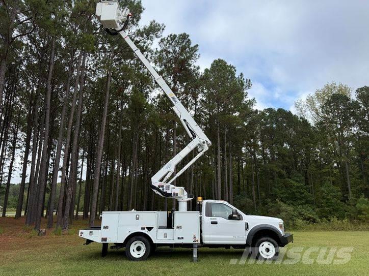 Ford F-550 المنصات الهوائية المثبتة على شاحنة