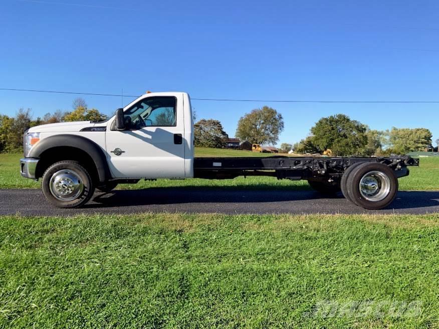 Ford F-550 شاحنات بمقصورة وهيكل