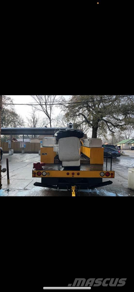 Ford F-550 المنصات الهوائية المثبتة على شاحنة