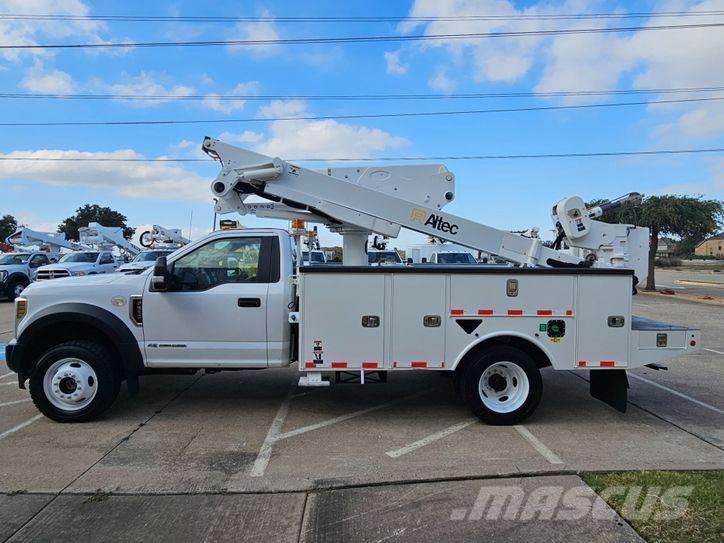 Ford F-550 المنصات الهوائية المثبتة على شاحنة