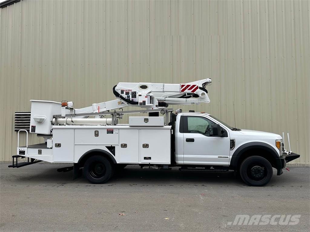 Ford F-550 المنصات الهوائية المثبتة على شاحنة