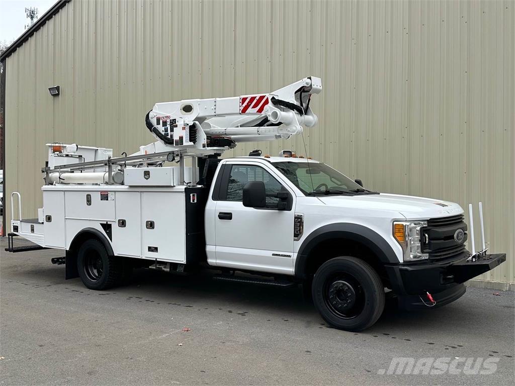 Ford F-550 المنصات الهوائية المثبتة على شاحنة