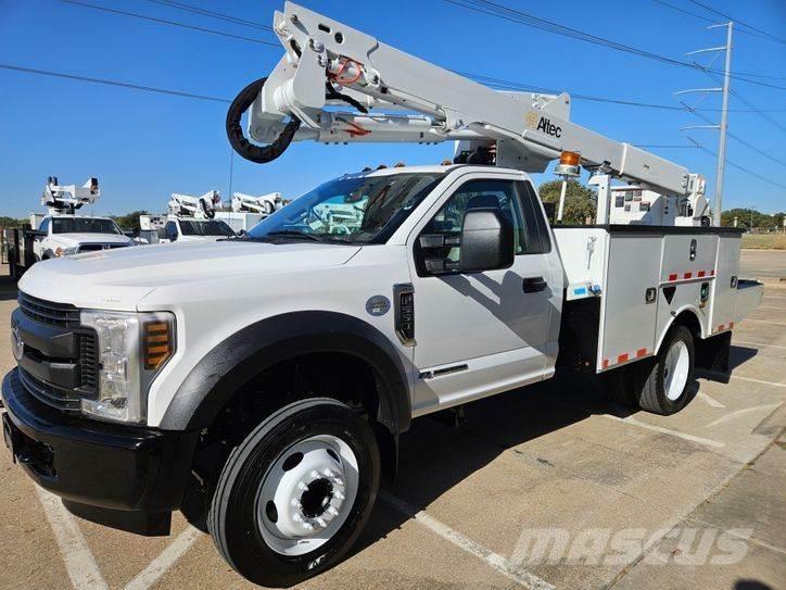 Ford F-550 المنصات الهوائية المثبتة على شاحنة