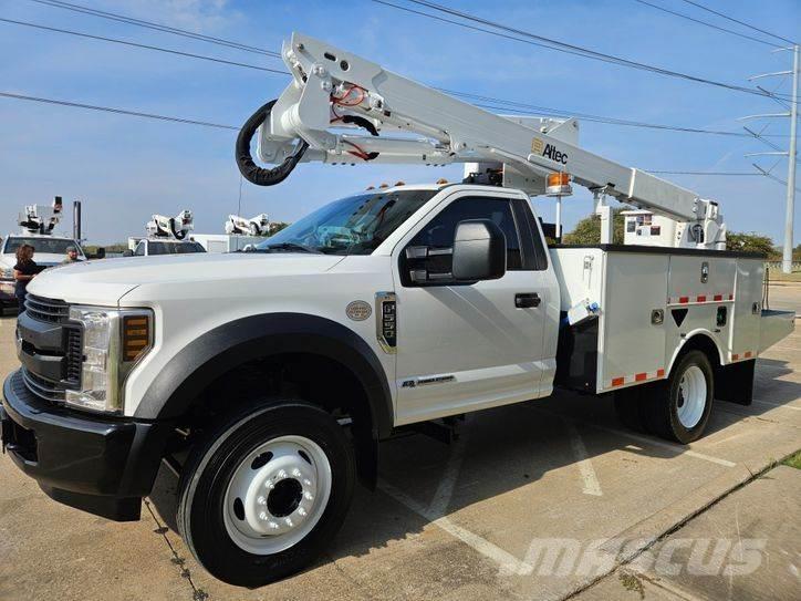Ford F-550 المنصات الهوائية المثبتة على شاحنة