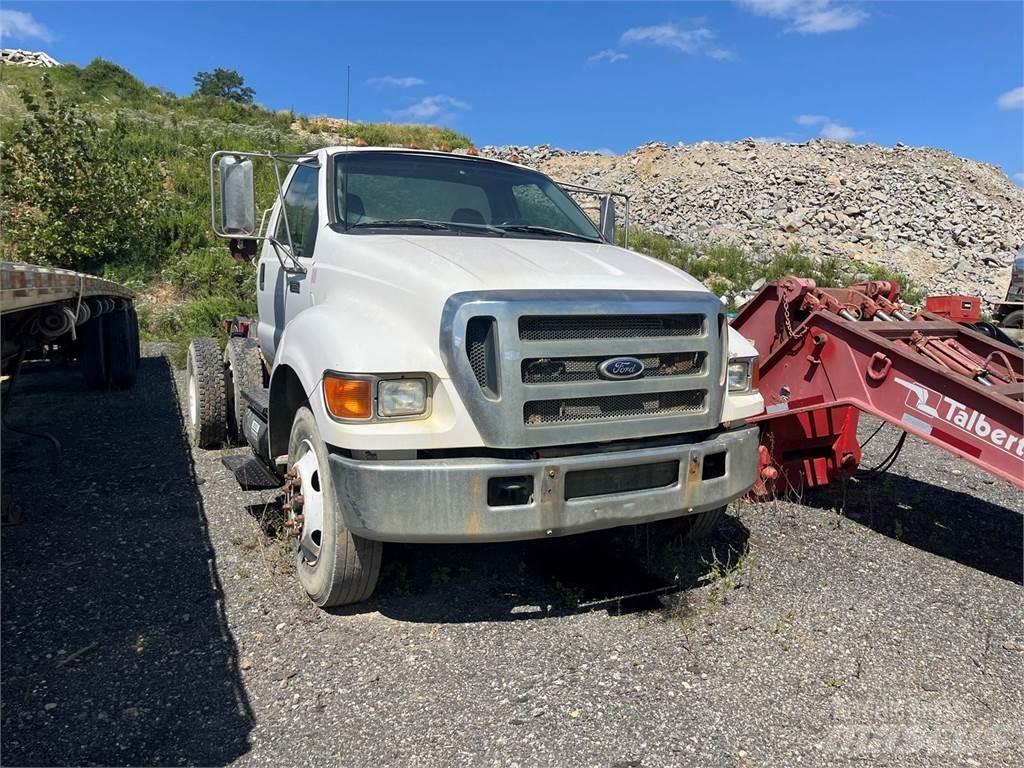 Ford F-650 شاحنات بمقصورة وهيكل