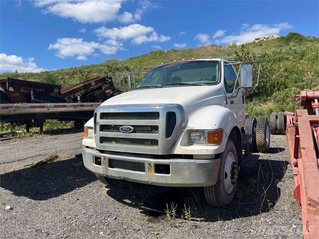 Ford F-650 شاحنات بمقصورة وهيكل