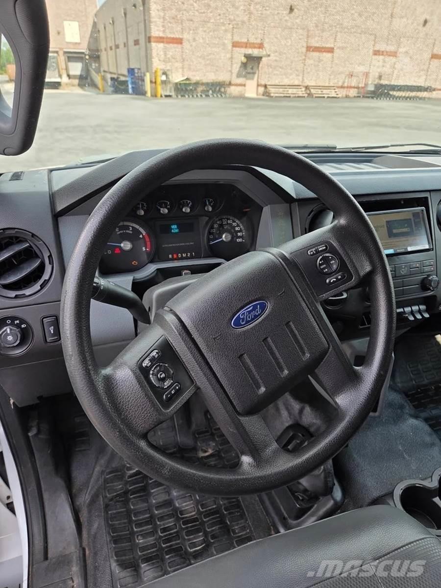 Ford F-650 شاحنات ذات هيكل صندوقي