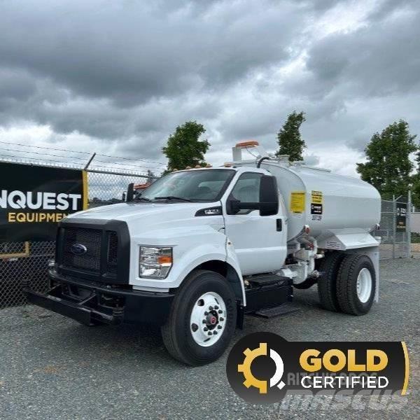 Ford F-750 شاحنات ذات صهاريج