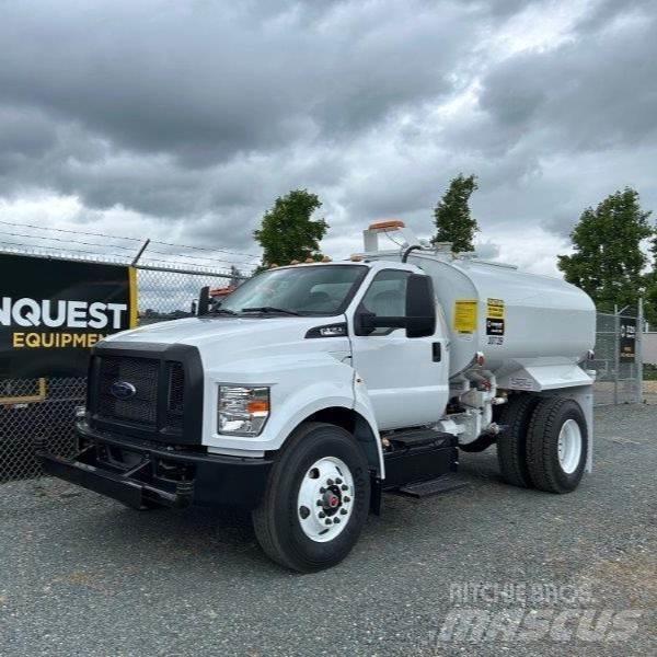Ford F-750 شاحنات ذات صهاريج