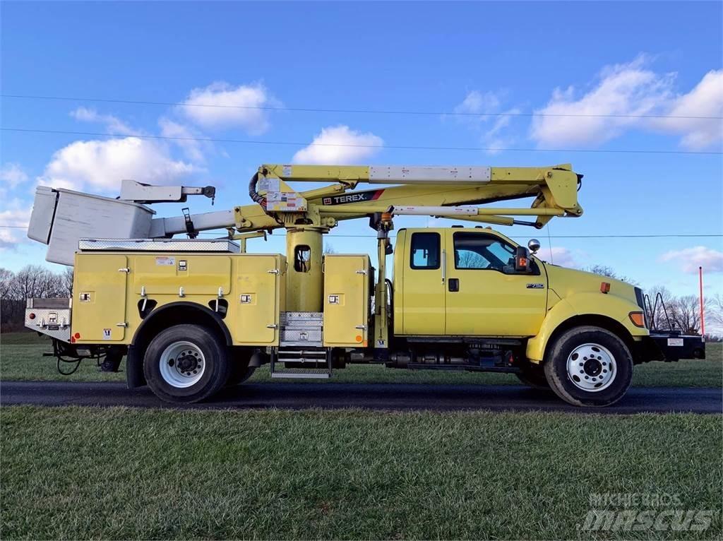 Ford F-750 المنصات الهوائية المثبتة على شاحنة