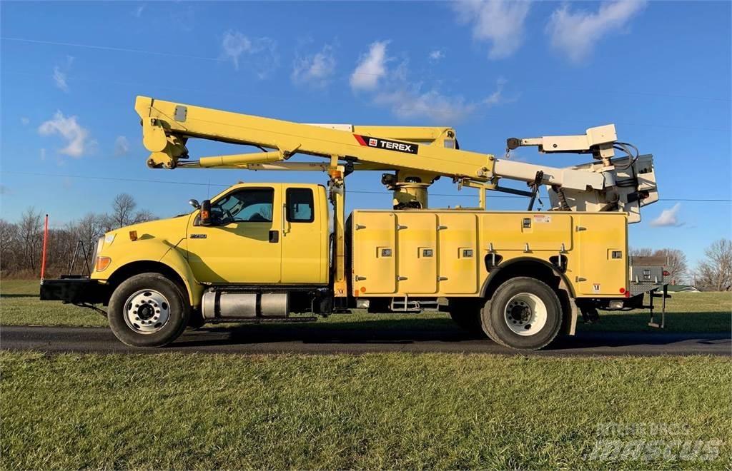 Ford F-750 المنصات الهوائية المثبتة على شاحنة