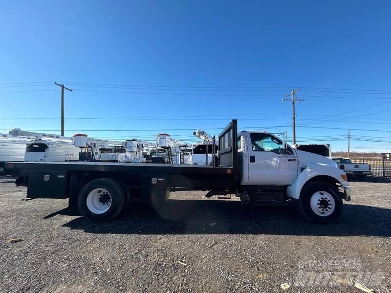 Ford F-750 شاحنات مسطحة/مفصلية الجوانب
