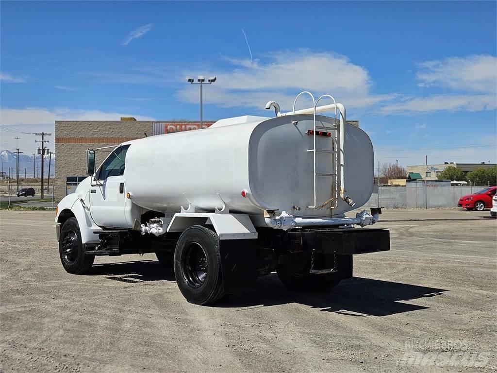 Ford F-750 شاحنات ذات صهاريج