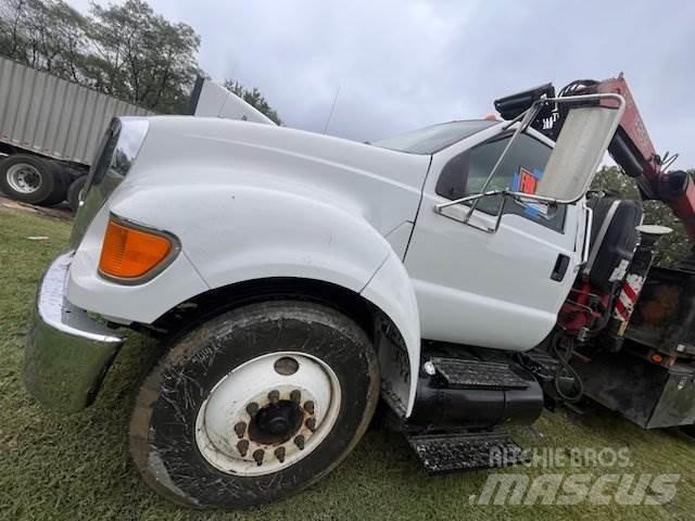 Ford F-750 شاحنات أخرى