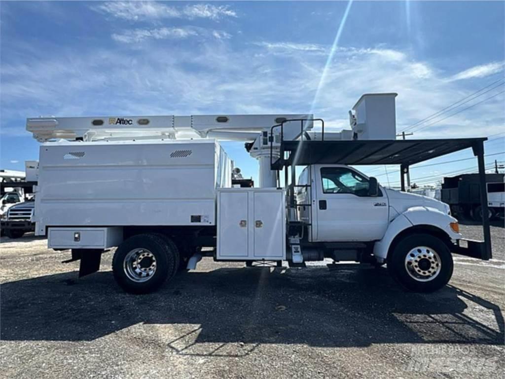 Ford F-750 المنصات الهوائية المثبتة على شاحنة