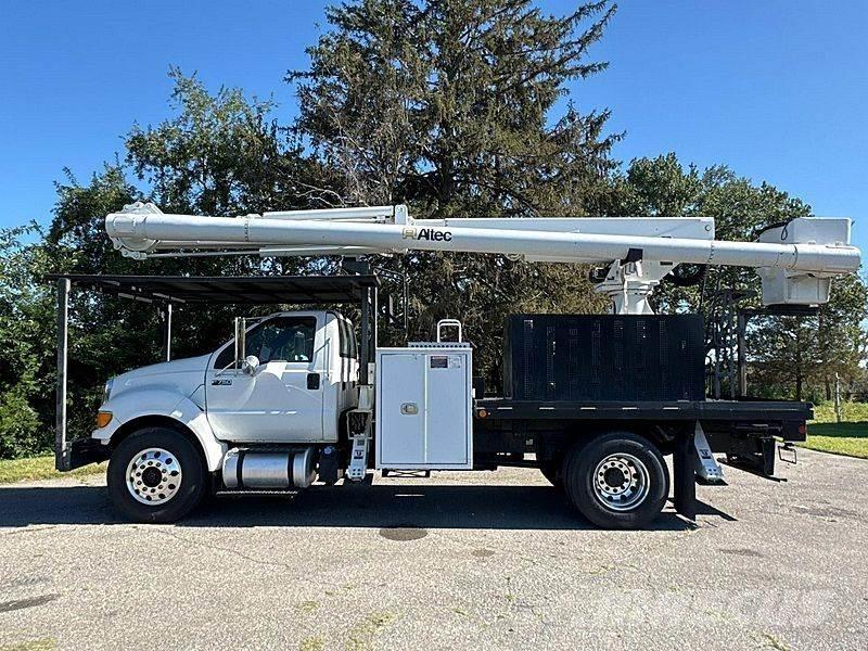 Ford F-750 المنصات الهوائية المثبتة على شاحنة