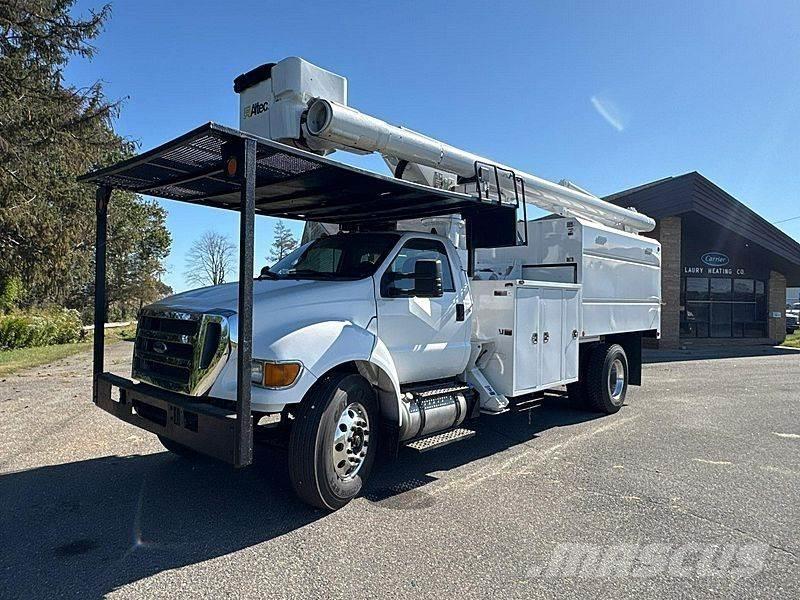Ford F-750 المنصات الهوائية المثبتة على شاحنة