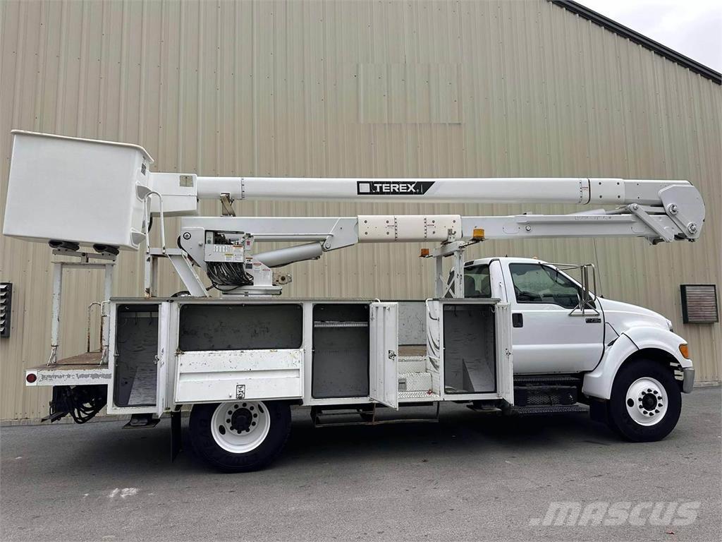 Ford F-750 المنصات الهوائية المثبتة على شاحنة