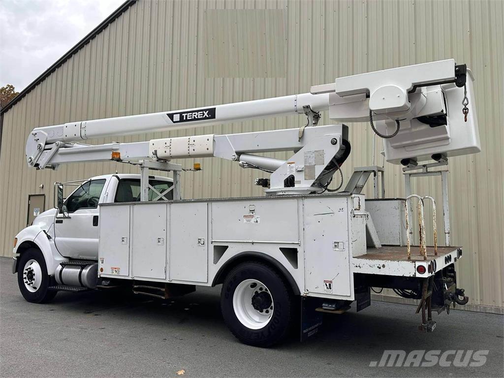 Ford F-750 المنصات الهوائية المثبتة على شاحنة