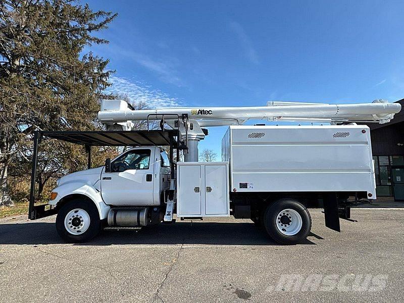 Ford F-750 المنصات الهوائية المثبتة على شاحنة