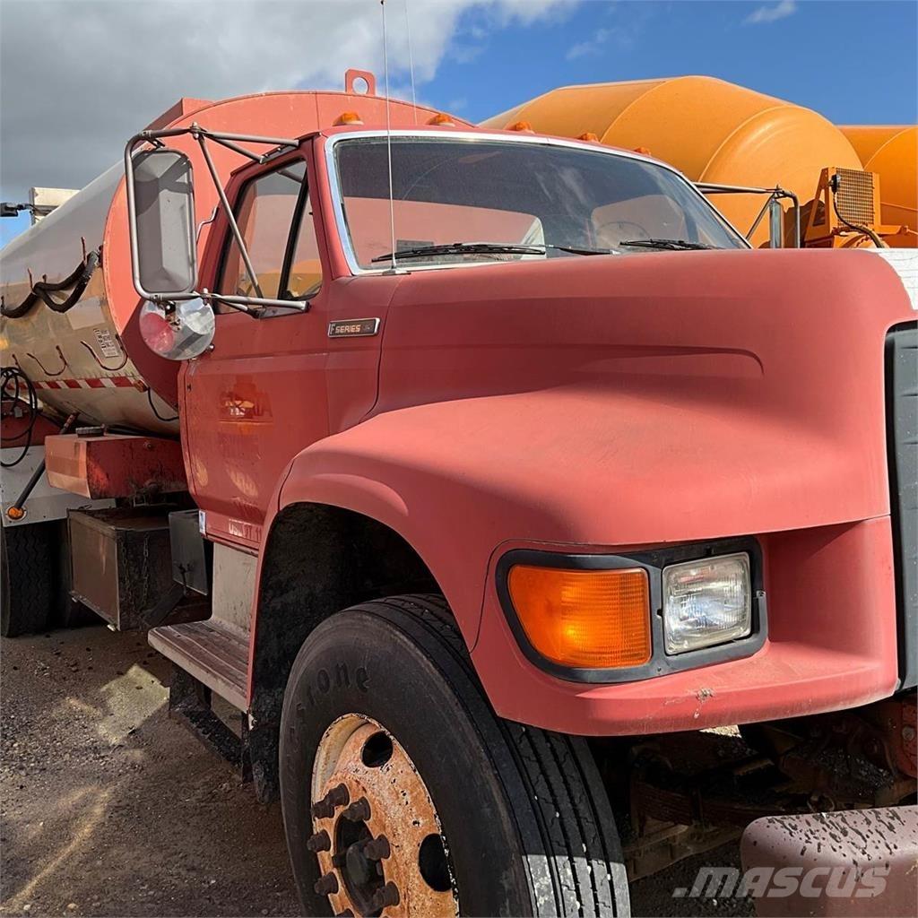 Ford F-800 شاحنات ذات صهاريج