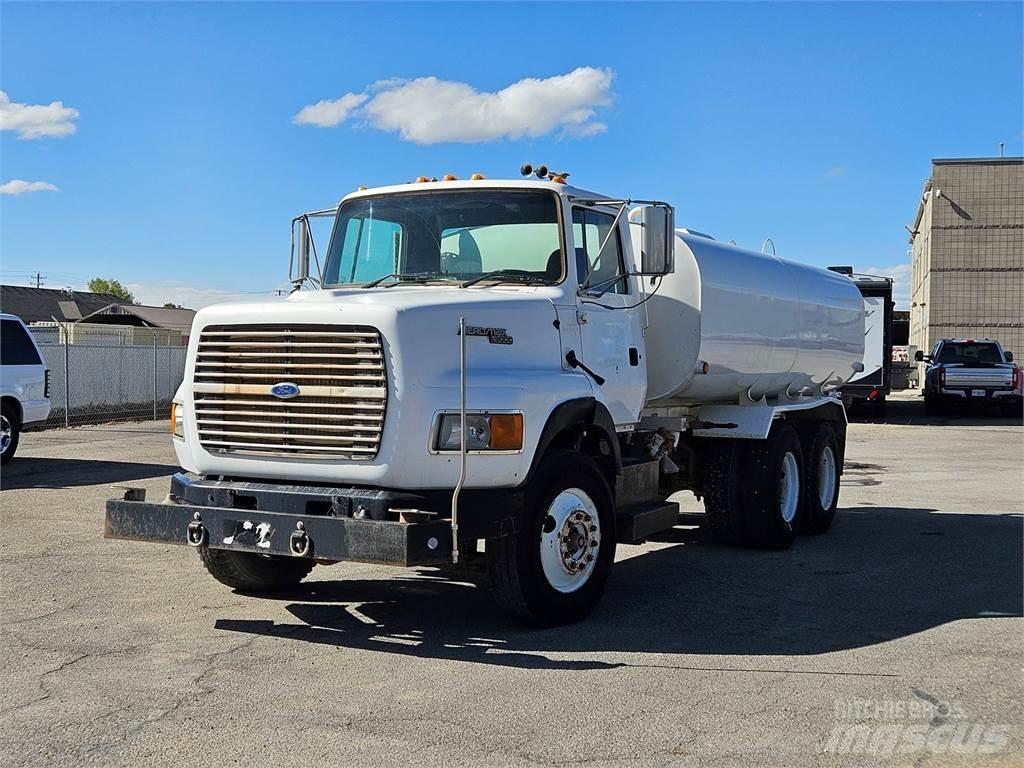 Ford L9000 شاحنات ذات صهاريج