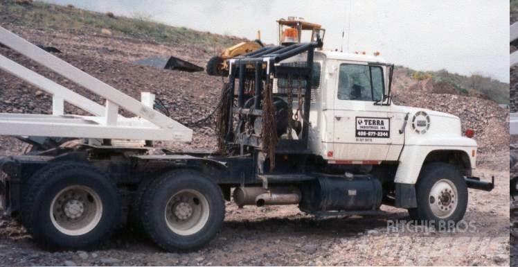 Ford LT9000 شاحنات مسطحة / أوناش